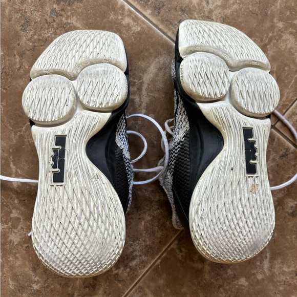 Size 8 - Nike LeBron Witness 4 White Black - Picture 2 of 7